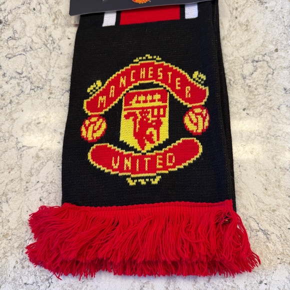 NWT - Mancehester United red/black skipper  scarf - - Picture 4 of 4